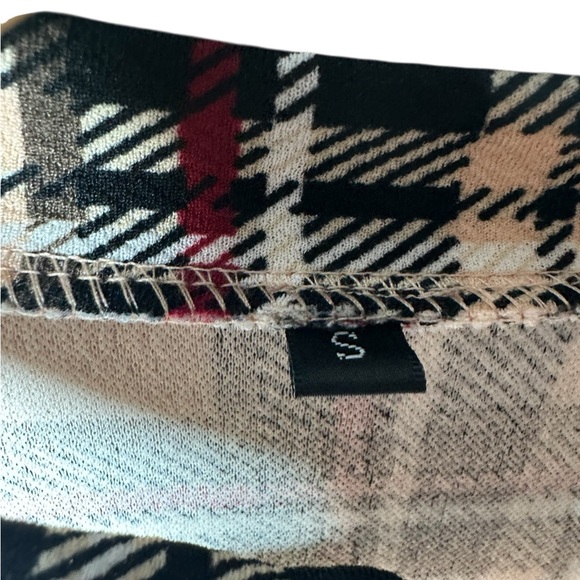 Plaid Scallop-Trim Women's Top - Picture 3 of 4